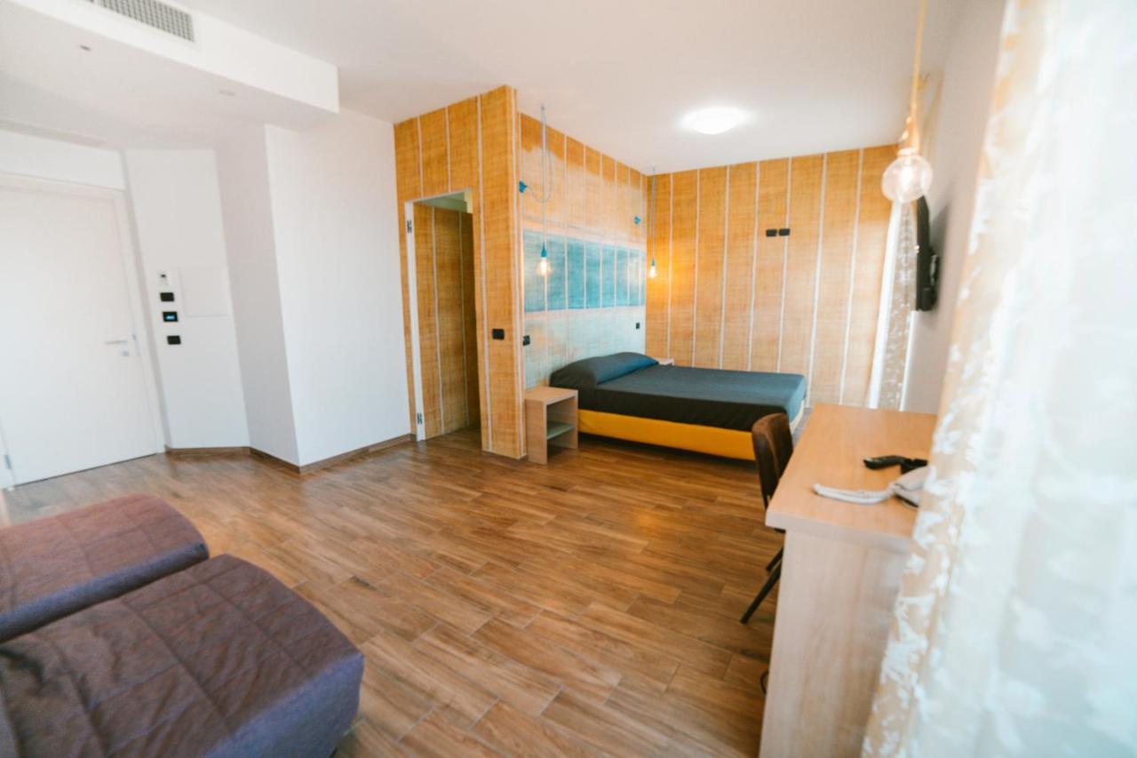 Hotel Continental Сан-Бенедетто-дель-Тронто Экстерьер фото