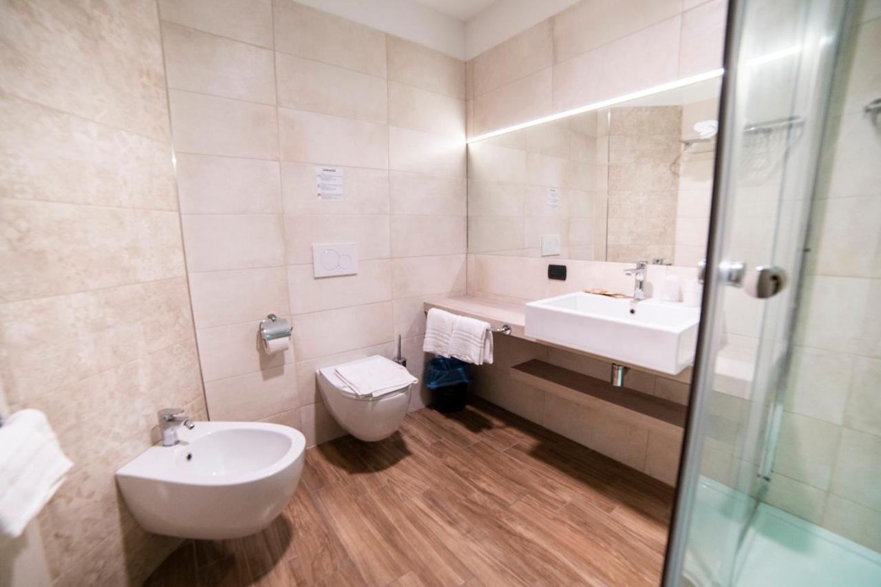Hotel Continental Сан-Бенедетто-дель-Тронто Экстерьер фото