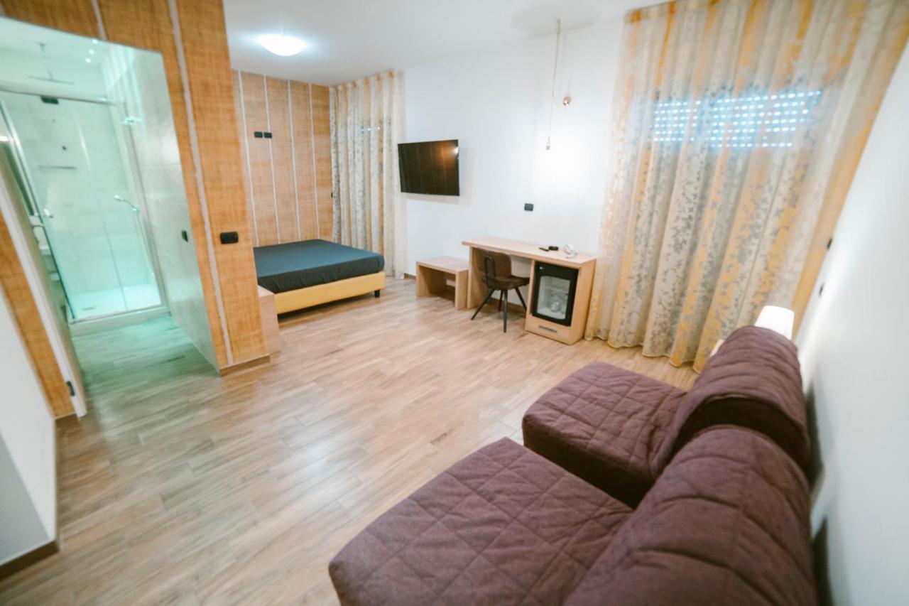 Hotel Continental Сан-Бенедетто-дель-Тронто Экстерьер фото