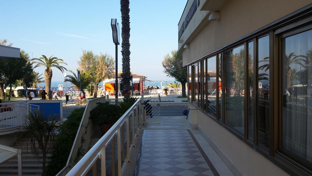 Hotel Continental Сан-Бенедетто-дель-Тронто Экстерьер фото