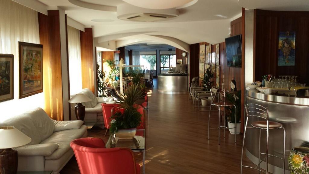 Hotel Continental Сан-Бенедетто-дель-Тронто Экстерьер фото
