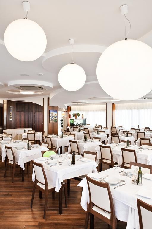 Hotel Continental Сан-Бенедетто-дель-Тронто Экстерьер фото