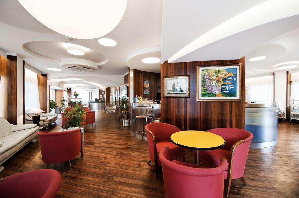 Hotel Continental Сан-Бенедетто-дель-Тронто Экстерьер фото